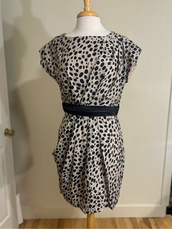 Lumiere Dresses & Skirts - Beige and black spotted dress with waist zipper detail
